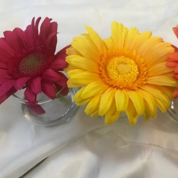 Set of 3 Artificial 3" Daisy Silk Flowers Arrangements in Faux Water Glass Vases - Picture 5 of 5